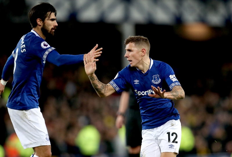 Everton na poslední chvíli zachránil bod s Watfordem. Everton na poslední chvíli zachránil bod s Watfordem.