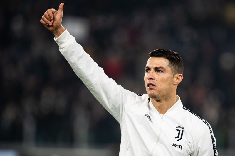 Cristiano Ronaldo poslal na dálku vzak Lionelu Messimu. 