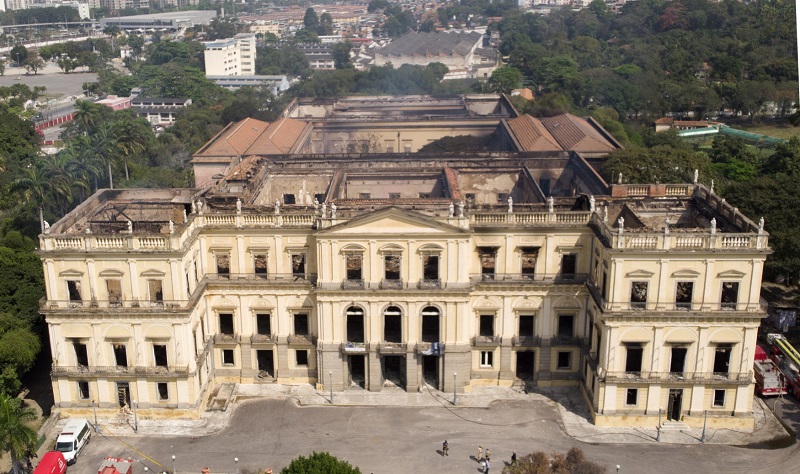 Brazilské Národní muzeum vzplálo ze zatím neznámých důvodů. Brazilské Národní muzeum vzplálo ze zatím neznámých důvodů.