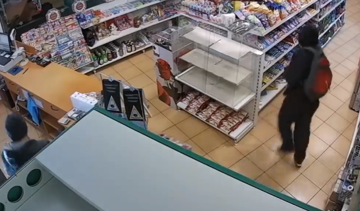 Záběry z loupeže. Záběry z loupeže.