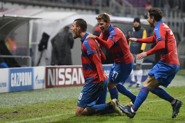 Tomáš Chorý v euforii po vítězné brance do sítě Říma. Tomáš Chorý v euforii po vítězné brance do sítě Říma.