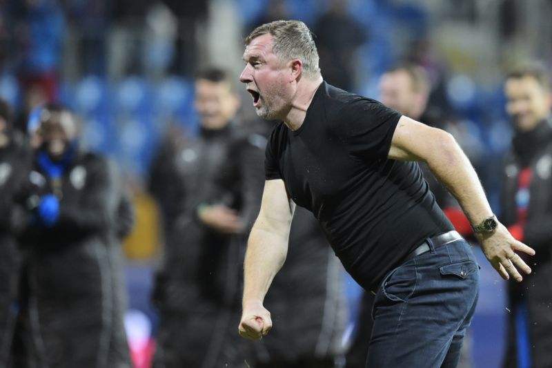 Pavel Vrba udělal v euforii i kotrmelec... Pavel Vrba udělal v euforii i kotrmelec...
