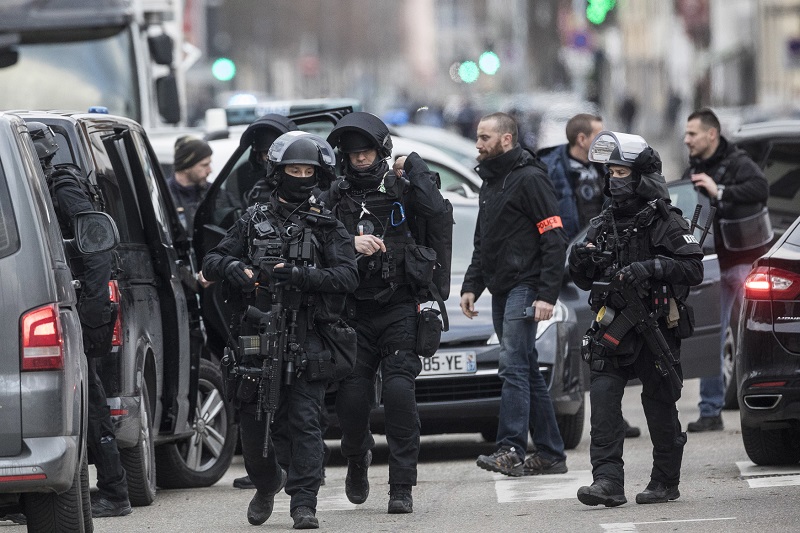 Policie vypátrala střelce ze Štrasburku a při přestřelce ho zabila.
