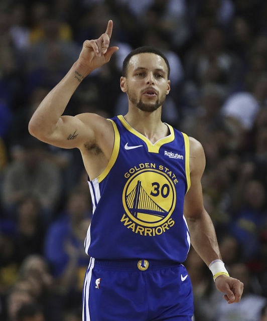 Hvězdný americký basketbalista Stephen Curry. Hvězdný americký basketbalista Stephen Curry.