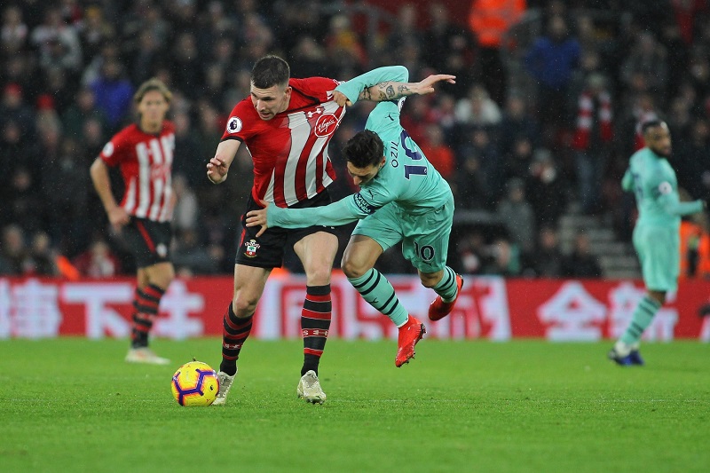 Fotbalisté Arsenalu podlehli po 13 zápasech v anglické lize na hřišti Southamptonu.