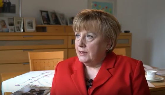 Ursula Wanecká je velmi podobná Angele Merkelové. Ursula Wanecká je velmi podobná Angele Merkelové.