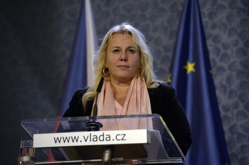 Návrh předložila ministryně pro místní rozvoj Klára Dostálová (za ANO).