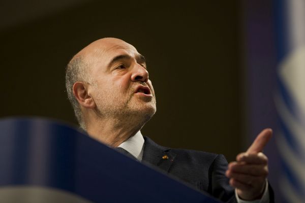 Komisař pro hospodářské a měnové otázky, daně a cla Pierre Moscovici. Komisař pro hospodářské a měnové otázky, daně a cla Pierre Moscovici.
