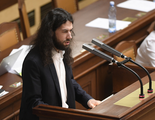 Mikuláš Ferjenčík vládu za její přístup kritizoval.