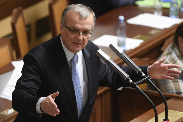 Miroslav Kalousek již tradičně kritizoval Andreje Babiše. 