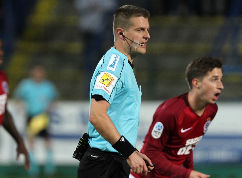 Český fotbalový rozhodčí Zbyněk Proske v zápase Sparty proti Zlínu.