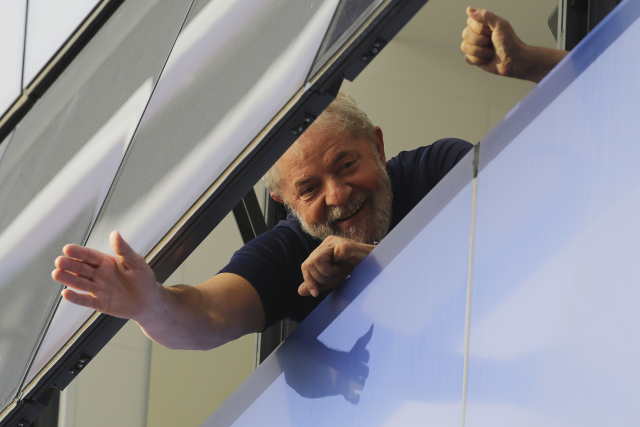 Exprezident Luiz Inácio Lula da Silva, uvězněný v dubnu za korupci.