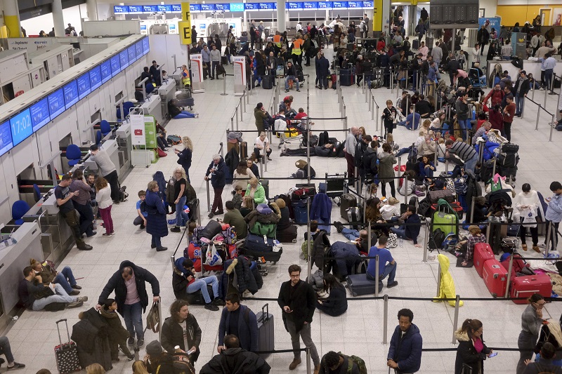 Druhé největší britské letiště Gatwick ruší většinu čtvrtečních letů.