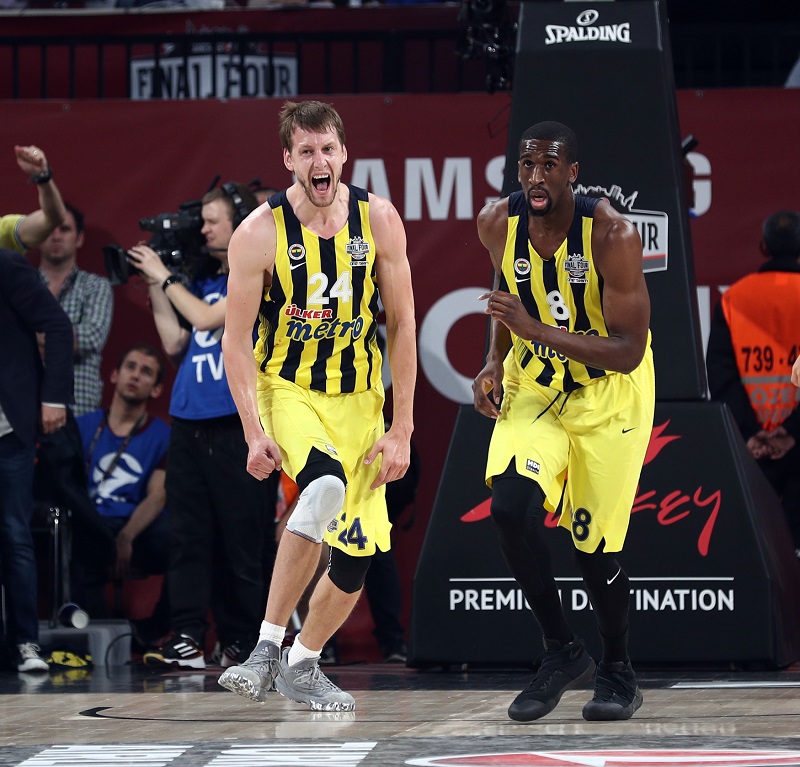 Jan Veselý byl v Evropské lize opět lídrem basketbalistů Fenerbahce Istanbul. Jan Veselý byl v Evropské lize opět lídrem basketbalistů Fenerbahce Istanbul.