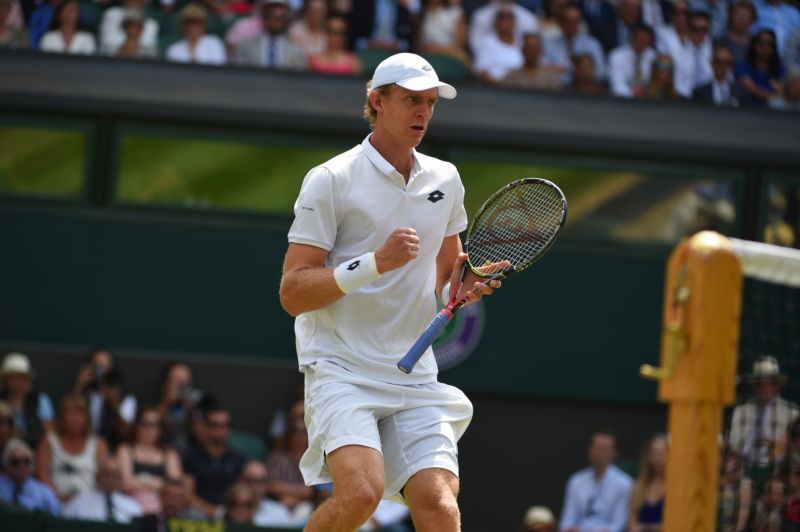 Kevin Anderson vyhrál nekonečný zápas nad Isnerem 26:24 v rozhodující sadě.