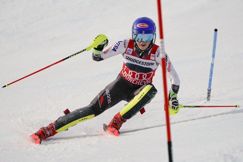 Neskutečná Shiffrinová vede před Slovenkou a útočí na jubilejní titul. Neskutečná Shiffrinová vede před Slovenkou a útočí na jubilejní titul.