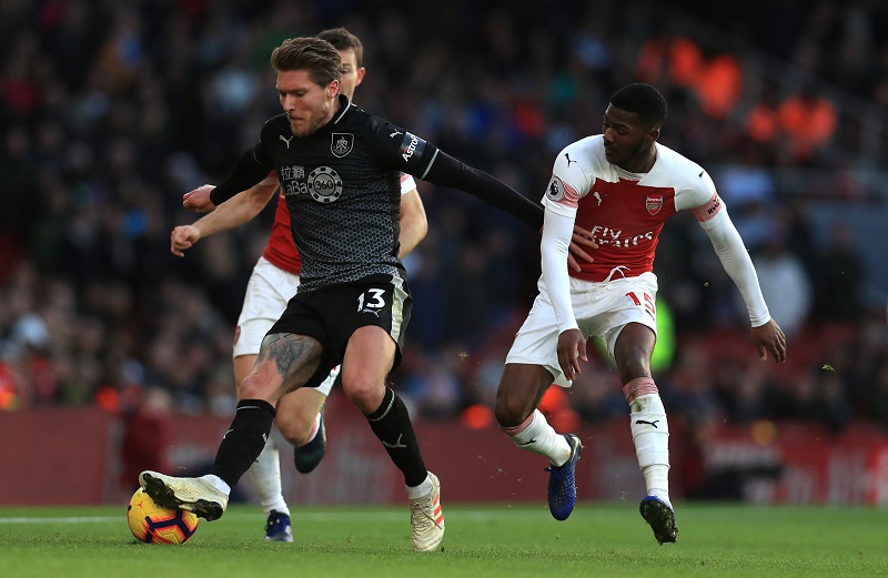 Fotbalisté Arsenalu porazili v 18. kole anglické ligy na vlastním hřišti Burnley 3:1.