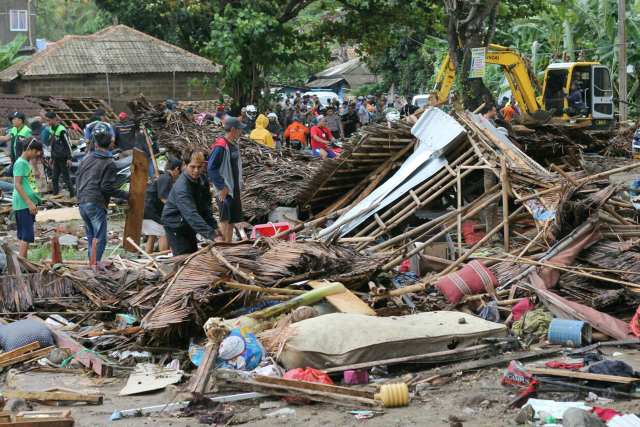 Indonésii zasáhlo tsunami. 