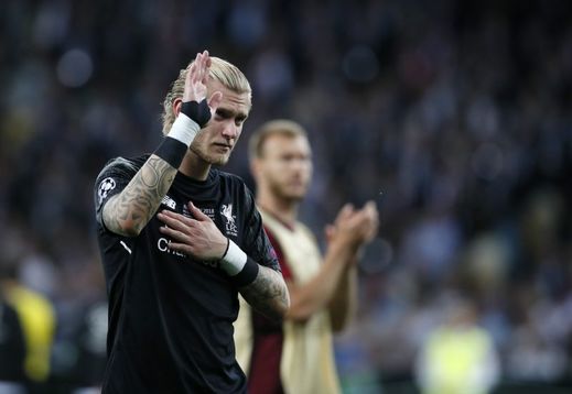 Fotbalovou Ligu mistrů jako první tým v historii potřetí za sebou vyhrál španělský gigant Real Madrid. V kyjevském finále porazil i vinou hrubých chyb brankáře Kariuse (foto) anglický Liverpool 3:1. Foto: ČTK/PA/David Klein.