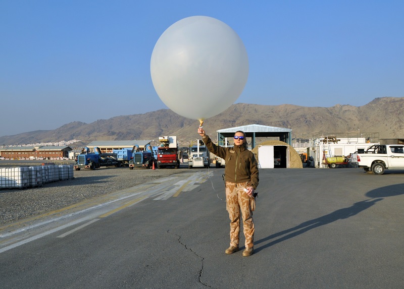 Česká poručice meteoroložka K. S. v Afghánistánu.