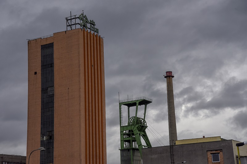 Příčinou neštěstí v dole bylo vzplanutí metanu. Příčinou neštěstí v dole bylo vzplanutí metanu.