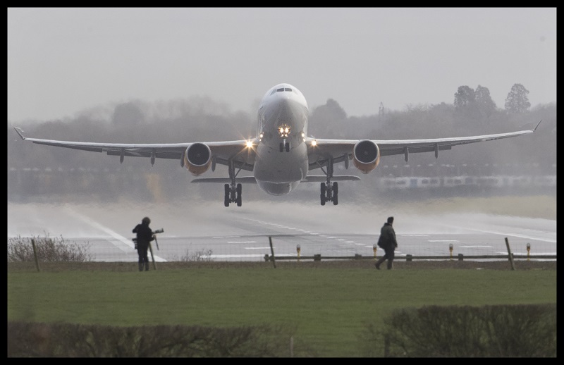 Provoz na letišti Gatwick byl kvůli dronům přerušen celkem na více než třicet šest hodin.