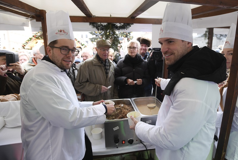 Místopředseda Pirátů Jakub Michálek (vlevo) a pražský primátor Zdeněk Hřib.