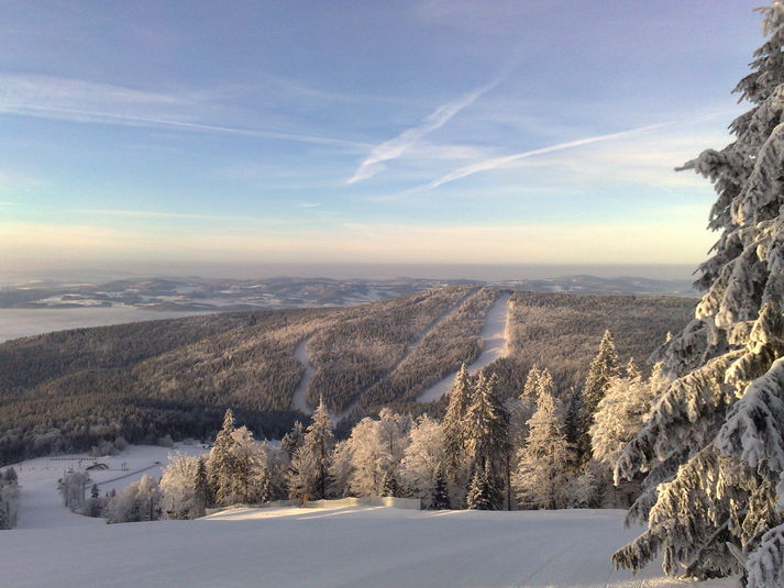 Lidé, kteří na Hochficht dorazili, měli obavy, v jakém stavu budou sjezdovky vypadat po nedávných vydatných deštích.
