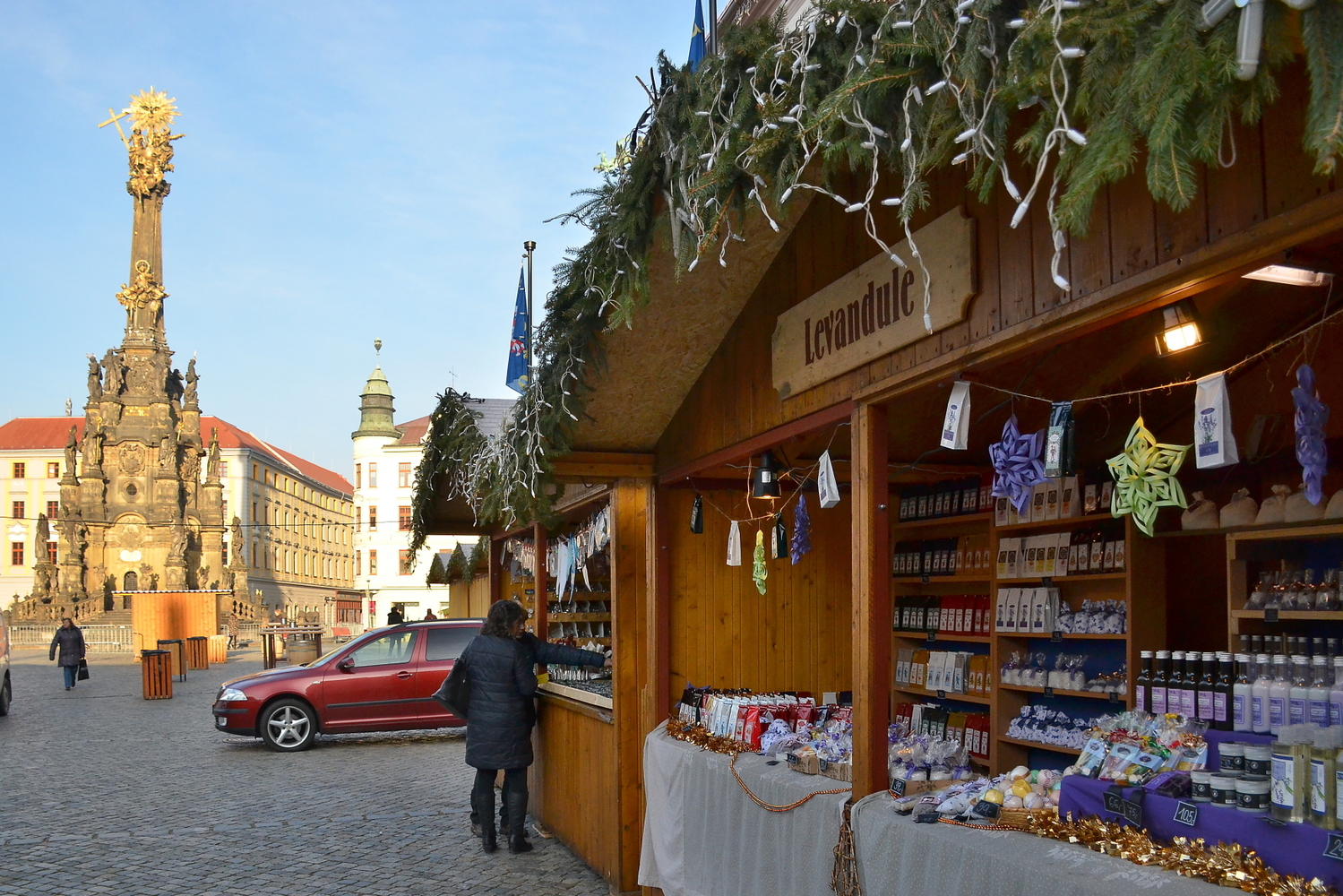 Do Olomouce na vánoční trhy dorazily desítky tisíc lidí.