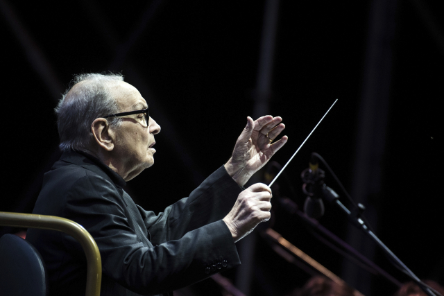 Italský filmový hudební skladatel Ennio Morricone.