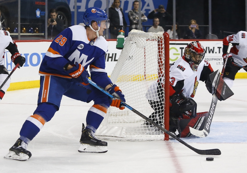 Islanders otočili zápas z 1:3 na 6:3. Čtyři góly dali ve třetí třetině. Islanders otočili zápas z 1:3 na 6:3. Čtyři góly dali ve třetí třetině.