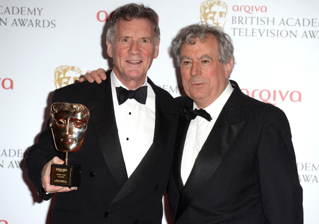 Michael Palin na archivním snímku s Terry Jonsem.