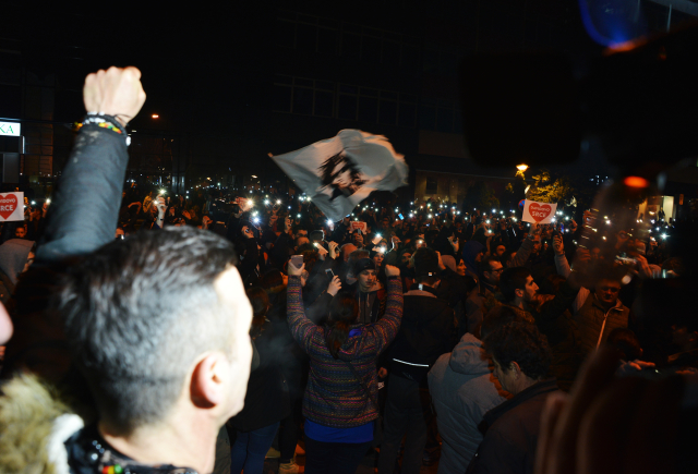 Snímek z demonstrace v Bosně. Snímek z demonstrace v Bosně.