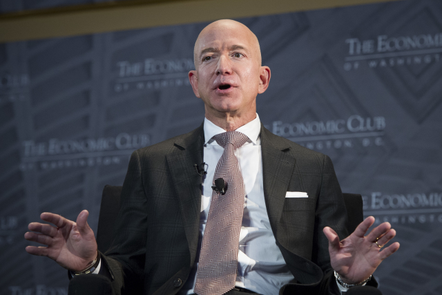 Zakladatel internetového obchodu Amazon Jeff Bezos.