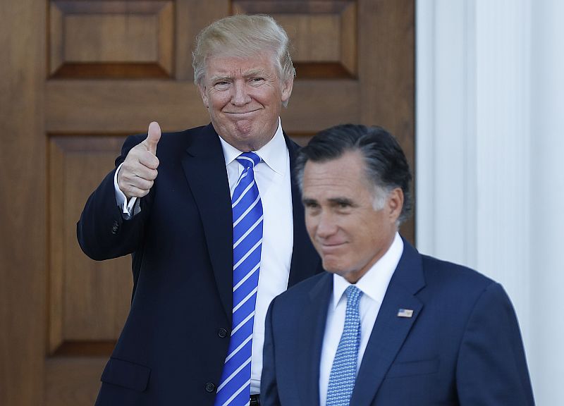 Americký prezident Donald Trump (vlevo) a senátor Mitt Romney.
