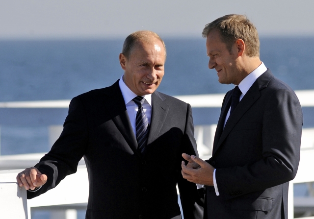 Donald Tusk a Vladimir Putin na archivním snímku.