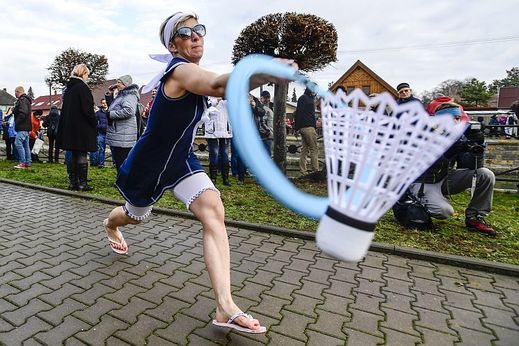 Hrál se badminton.