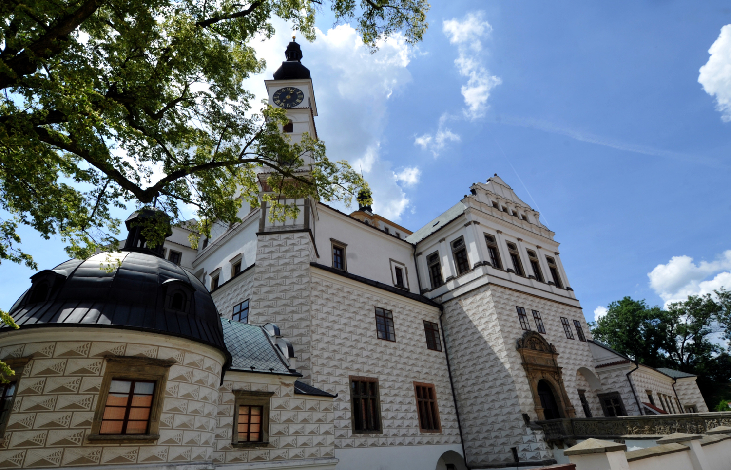 Pardubický kraj zahájil rozsáhlou rekonstrukci pardubického zámku.