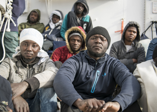 Migranty z německých lodí ve Středozemním moři přijme osm zemí EU.