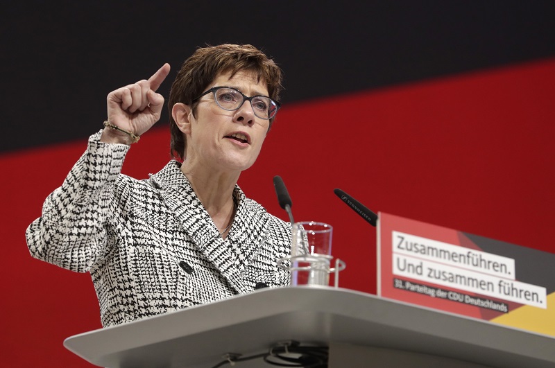Annegret Krampová-Karrenbauerová se stala novou šéfkou Křesťanskodemokratické unie.