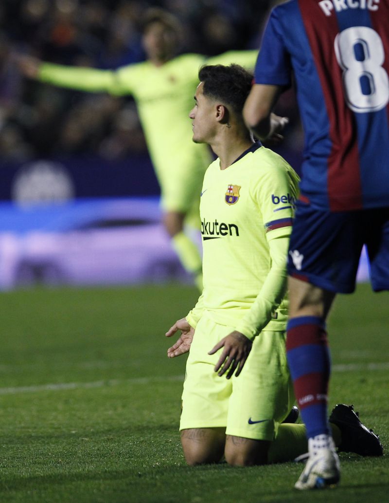 Barcelona si zadělala na problém, úvodní osmifinále prohrála 1:2.