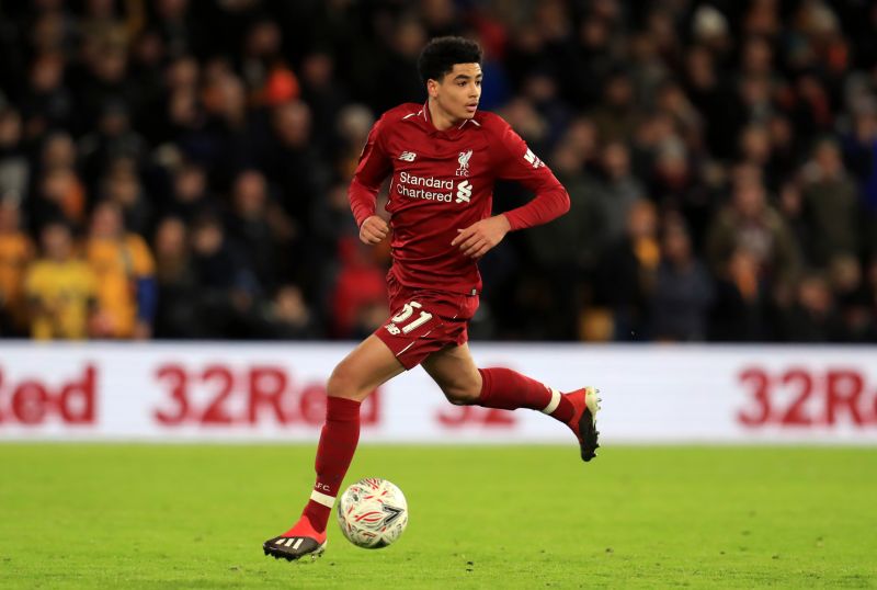 Mladý obránce Liverpoolu Ki-Jana Hoever při svém debutu.