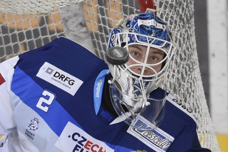 Brankář Lukáš Dostál při svém extraligovém debutu.