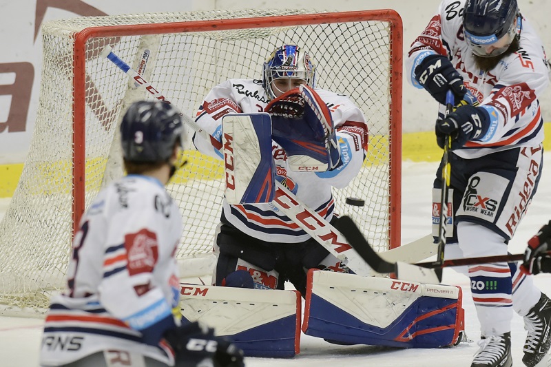 Hokejisté Vítkovic ovládli dohrávku 34. kola extraligy a v moravskoslezském derby na domácím ledě porazili Třinec 3:2. 