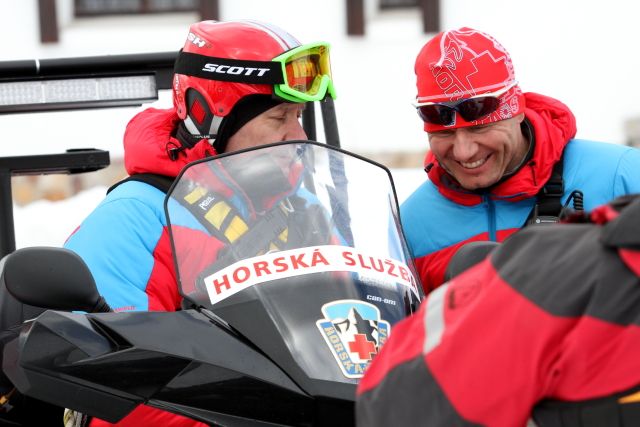 Členové Horské služby Jizerské hory na Ještědu.