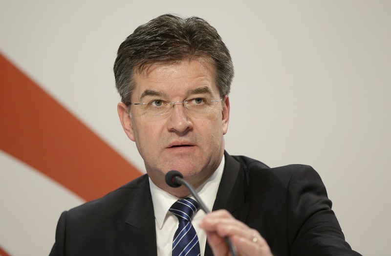 Slovenský ministr Miroslav Lajčák není hrdý na to, že jeho země přijala migrační pakt OSN.