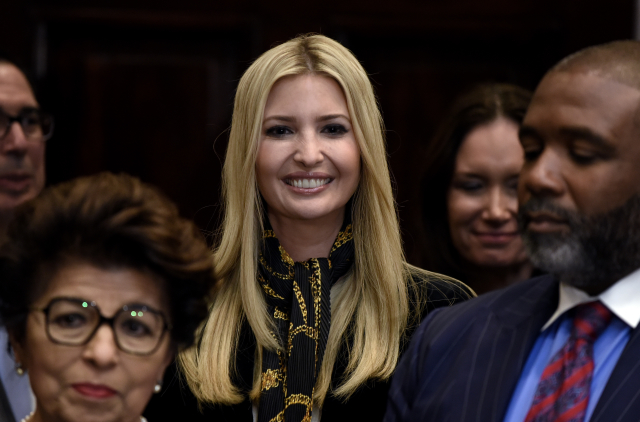 Ivanka Trumpová (uprostřed).