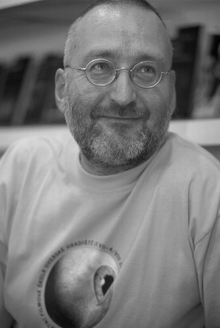 Zemřel encyklopedista a fotograf Miloš Fikejz. 