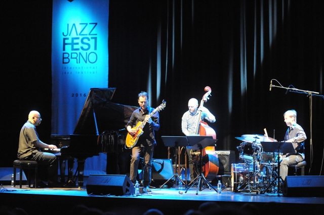 Koncert festivalu JazzFest Brno. Kvarteto španělského kytaristy Alberta Villy.