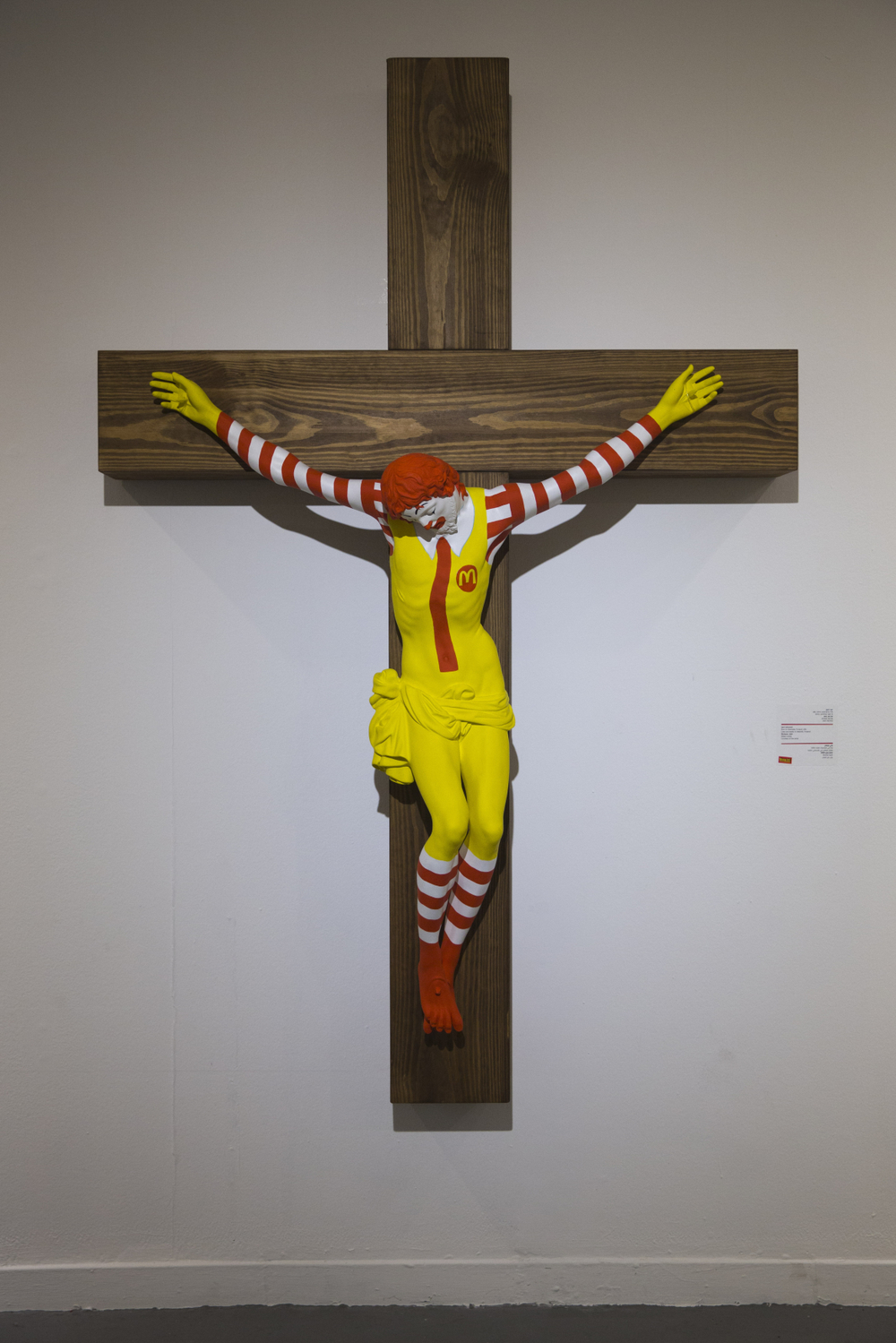 Dílo nazvané McJesus (McJežíš) finské sochaře Jani Leinonena.